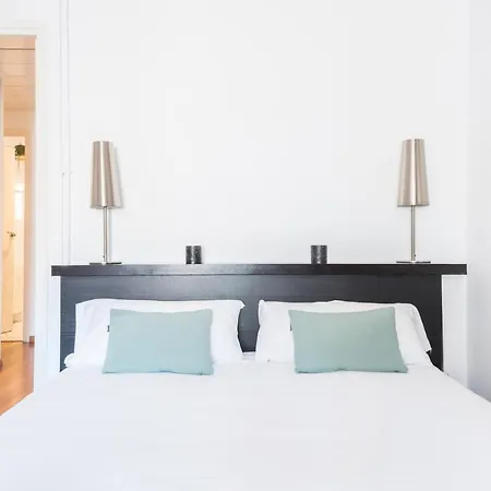 アパート With Terrace A Step Away From Montjuic, バルセロナ