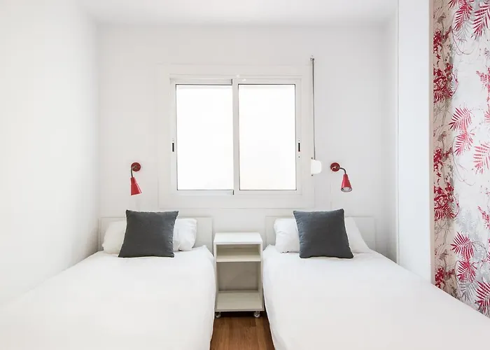 With Terrace A Step Away From Montjuic, アパート